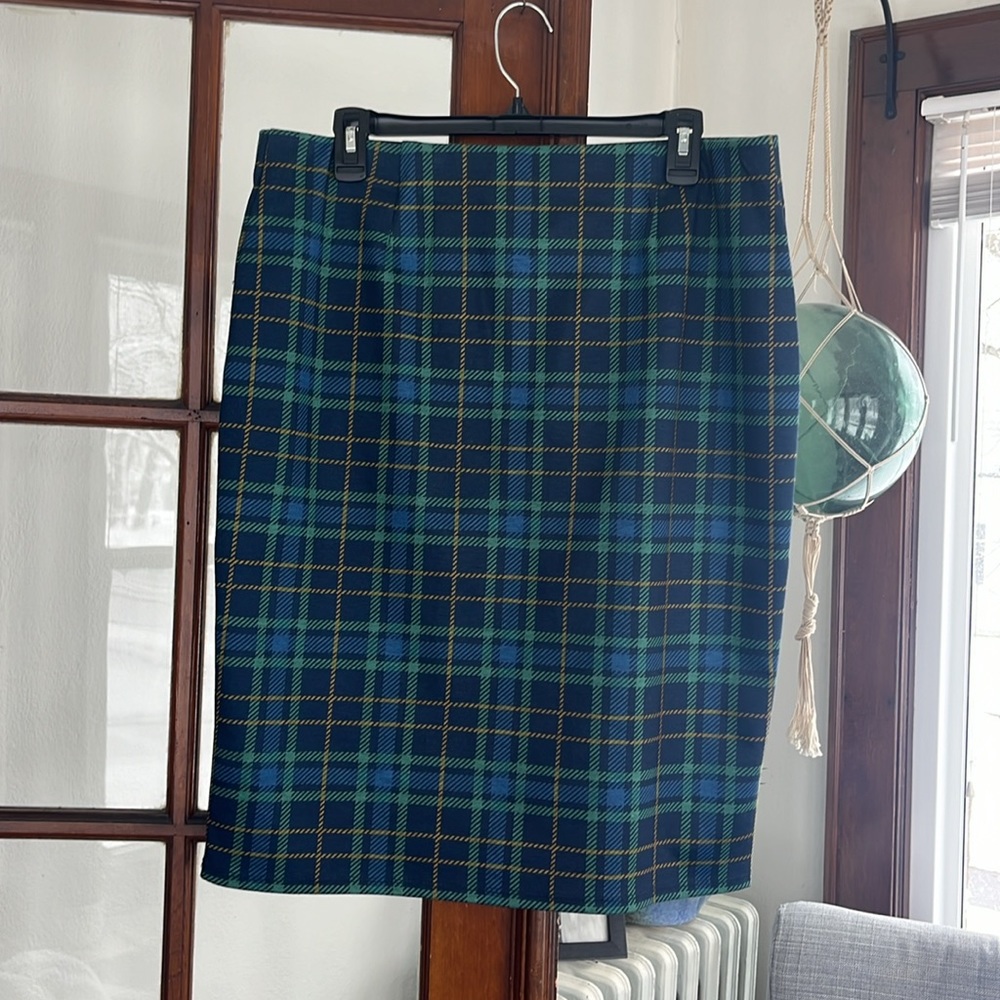 NWOT Plaid skirt - Picture 2 of 5